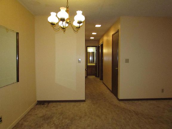 4th image of 22 Lake Forest Ln