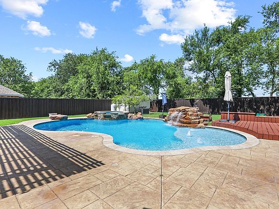 3rd image of 121 Sunset Ln