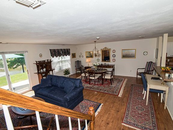 4th image of 321 Erik Dr