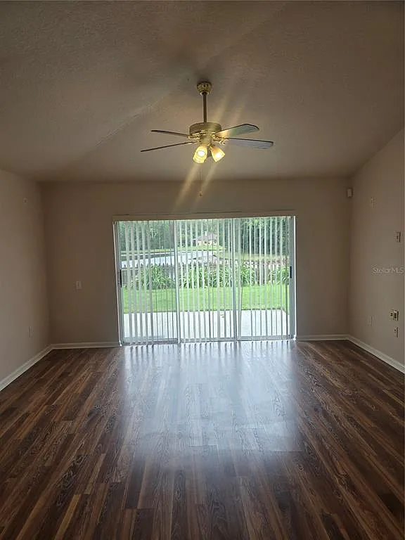 4 bed, 2.0 bath, 1956 sqft, $2,500 — Photo 4