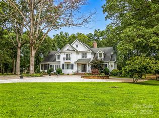 26 Cook Ln, Mills River, NC 28759