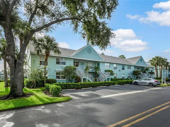 101 Wading Bird Cir #T-105, Naples, FL 34110