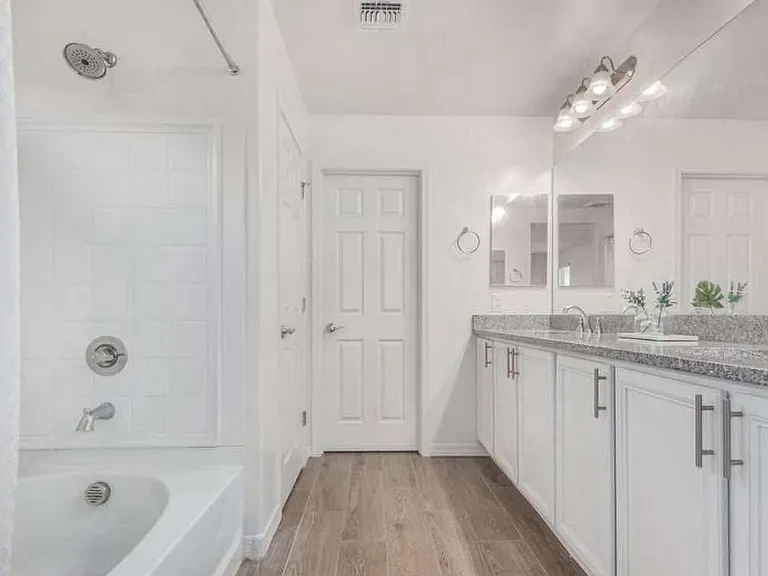3828 S 58th Ln — Photo 8