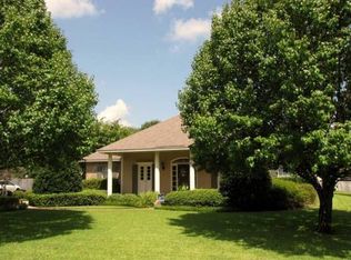 329 Hunters Hollow Dr, Bossier City, LA 71111