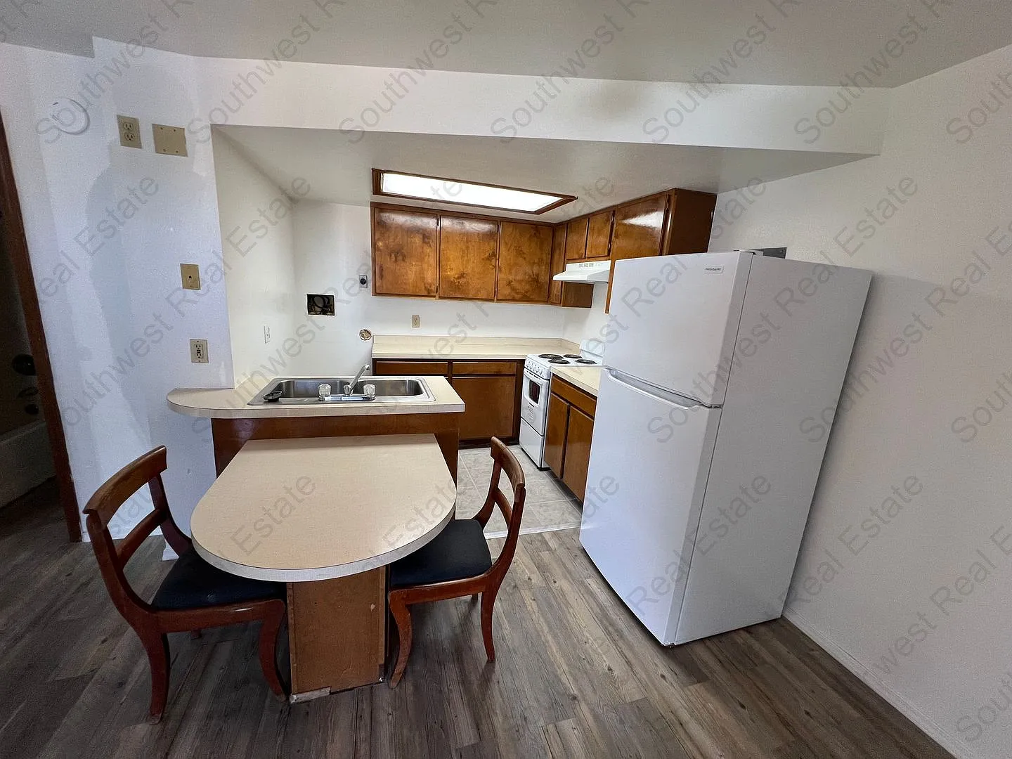 Beautiful Studio- All Bills Paid-Month To Month Leasing — Photo 2