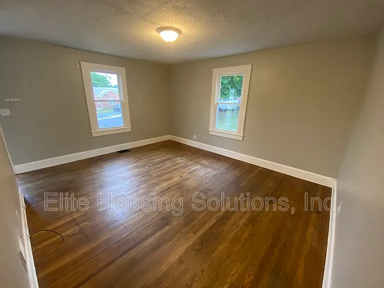 765 N 8th St — Photo 3
