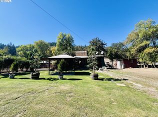 617 Poison Oak Dr, Winston, OR 97496