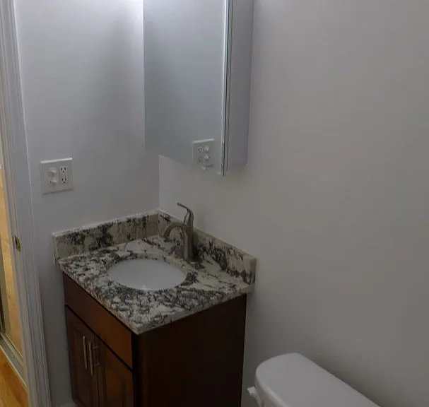 Winthrop Suites Apartments — Photo 13