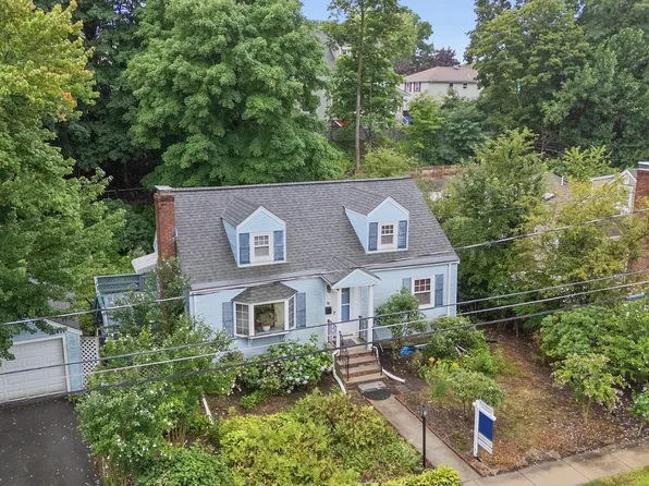 71 Farnum Rd, Waltham, MA 02453