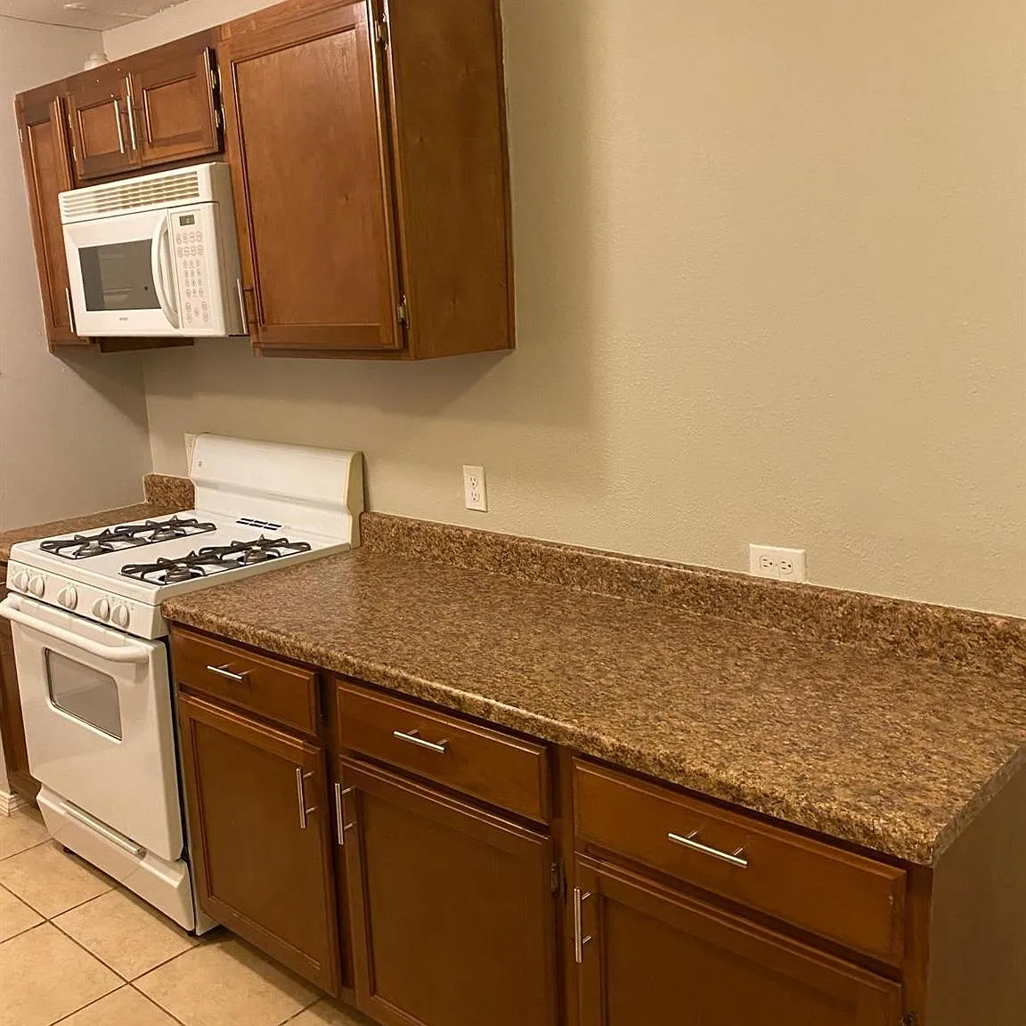 3 bed, 2.0 bath, 1525 sqft, $2,100 — Photo 4