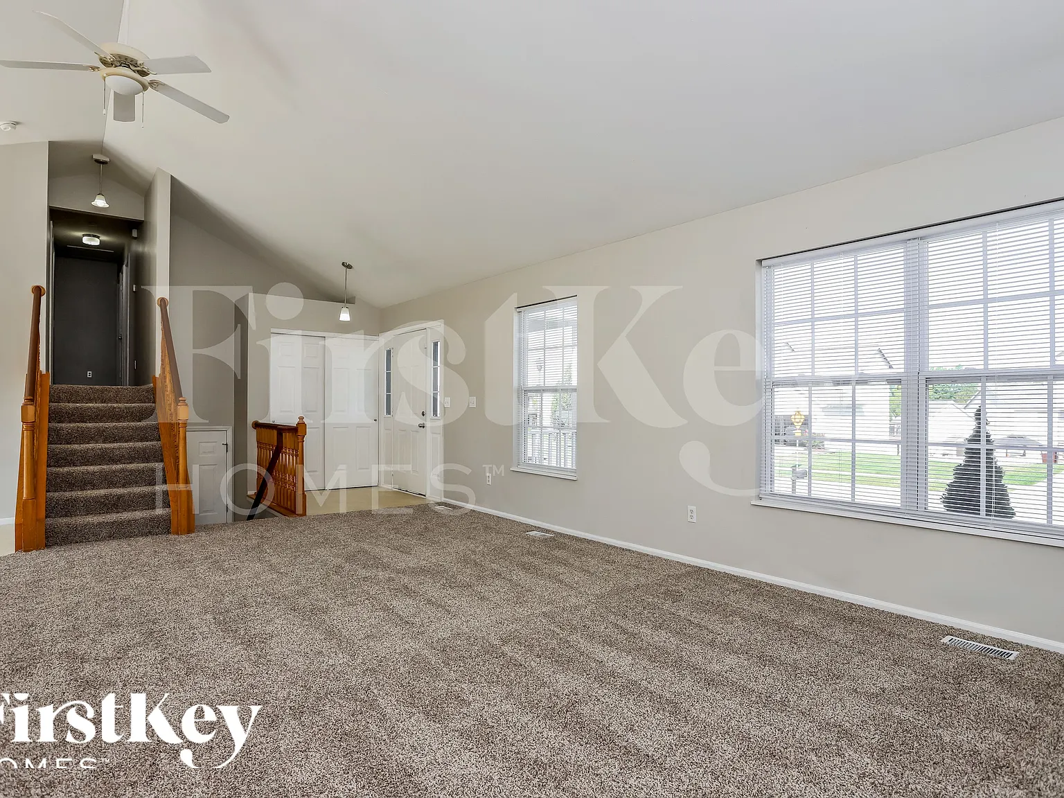3 bed, 2.0 bath, 1354 sqft, $2,410 — Photo 4
