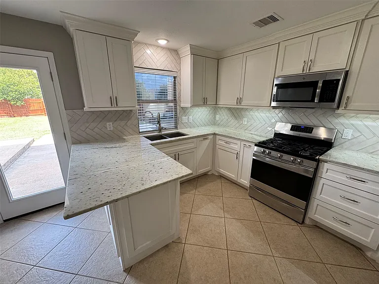 11035 Heather Bluff Ln — Photo 5
