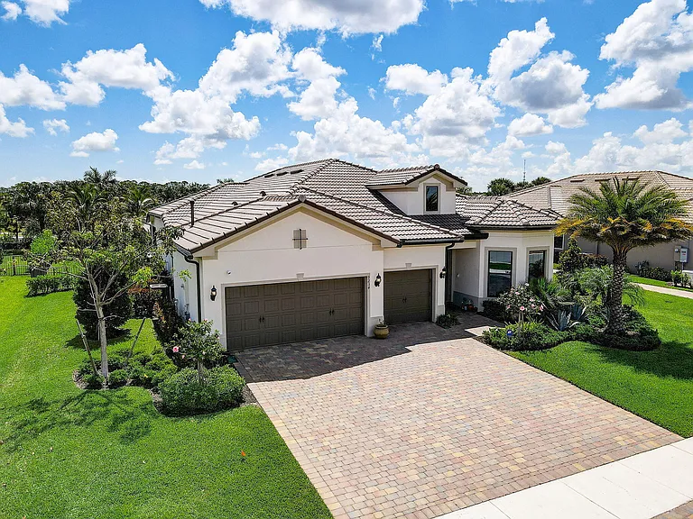 9234 Balsamo Dr — Photo 46