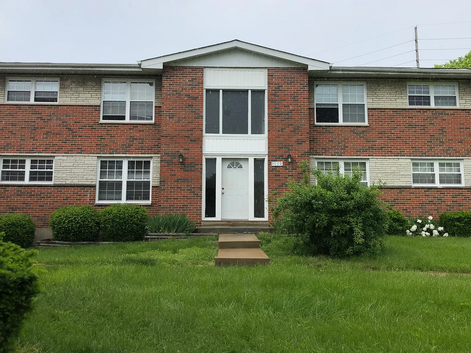2 bed, 900 sqft, $1,175 — Photo 1