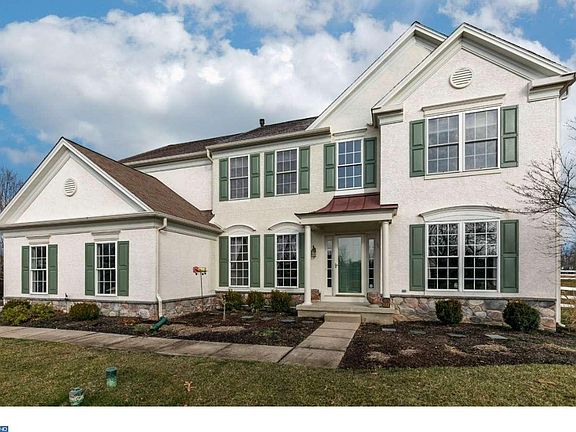 2nd image of 33 Saddlebrook Ln