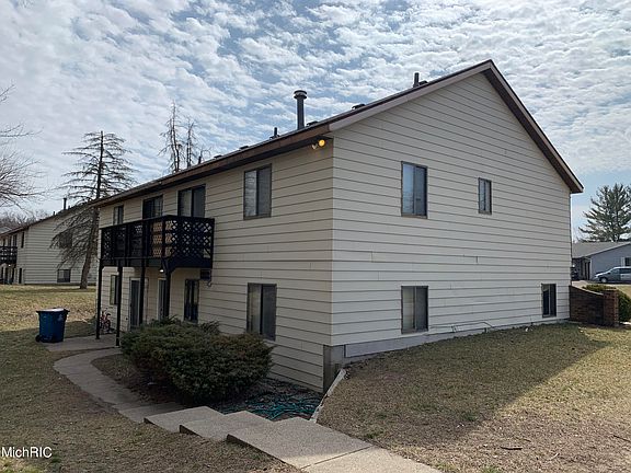 4th image of 899 Hardwick Dr SE