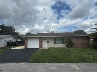 6903 NW 76th Dr, Tamarac, FL 33321