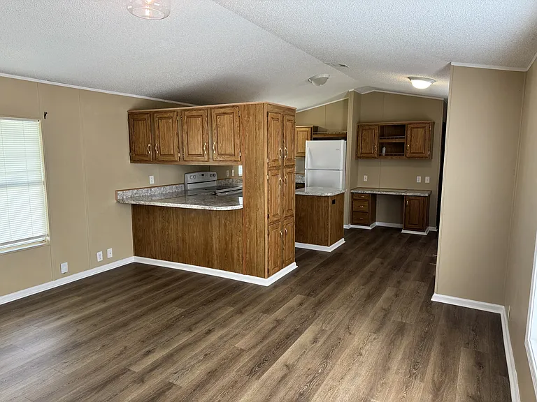 7633 Ling Rd — Photo 5