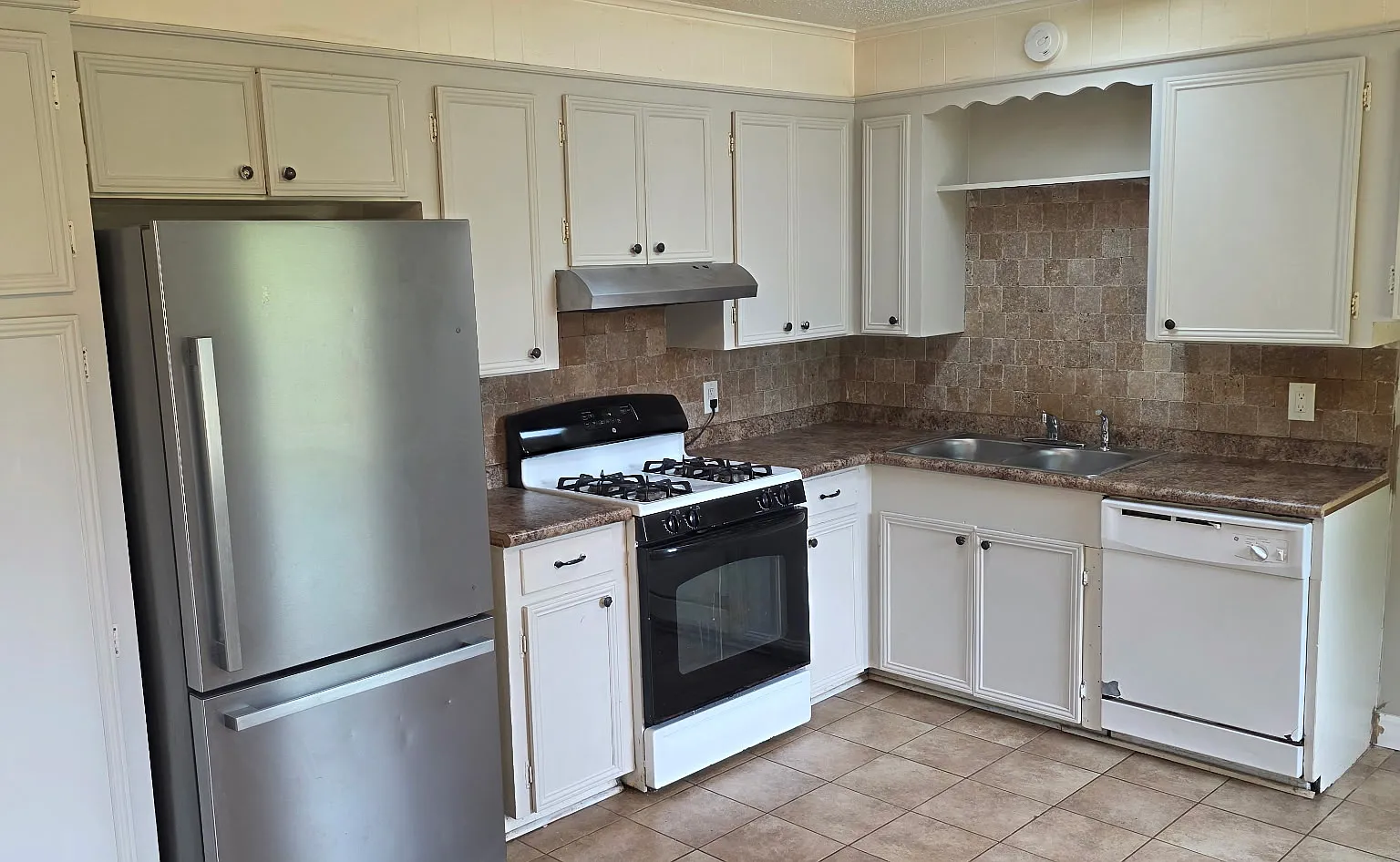 4821 Sheryl St — Photo 4