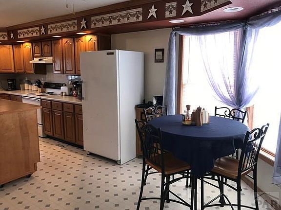 3rd image of 709 Lois Ln