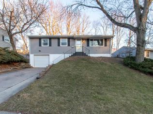2725 Westwood Pl, Davenport, IA 52804