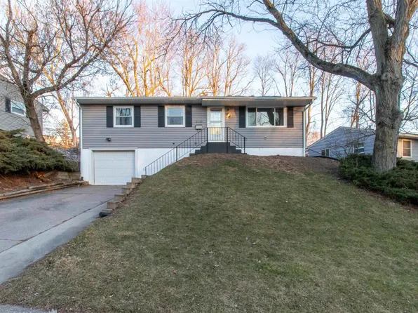2725 Westwood Pl, Davenport, IA 52804