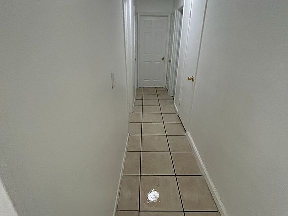 5th image of 1918 Selleen Dr