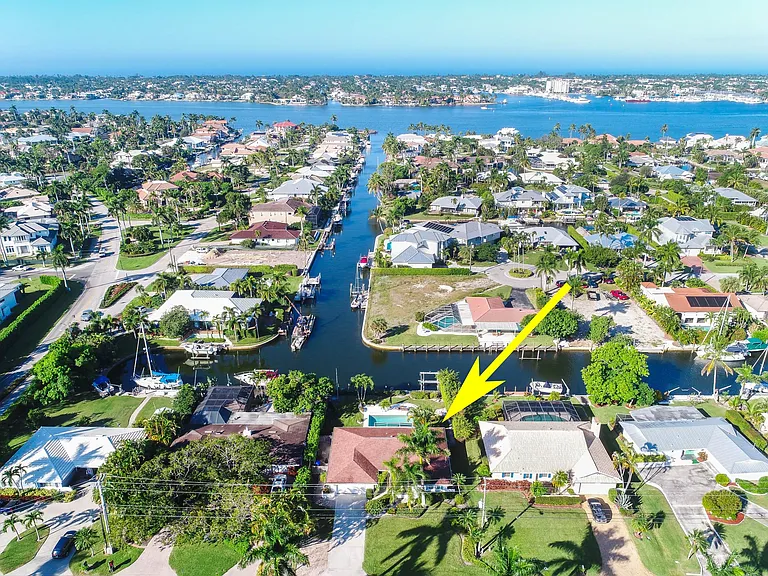 Direct access to Naples Bay