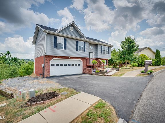 2nd image of 1022 Meadow Creek Ln