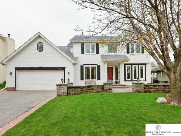 2008 Eagle Ridge Dr, Papillion, NE 68133