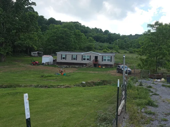 631 Whitehall Rd, Bluefield, VA 24605