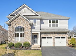 2 Crocus Ct, Piscataway, NJ 08854