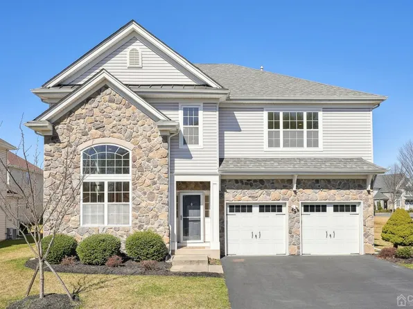 2 Crocus Ct, Piscataway, NJ 08854