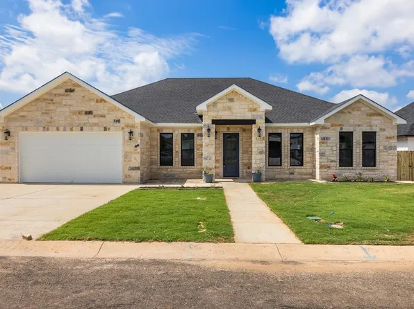 121 Parlin Ln, Fredericksburg, TX 78624