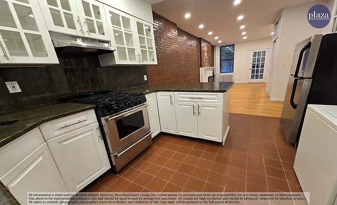 Rented by Plaza Real Estate Group | media 20