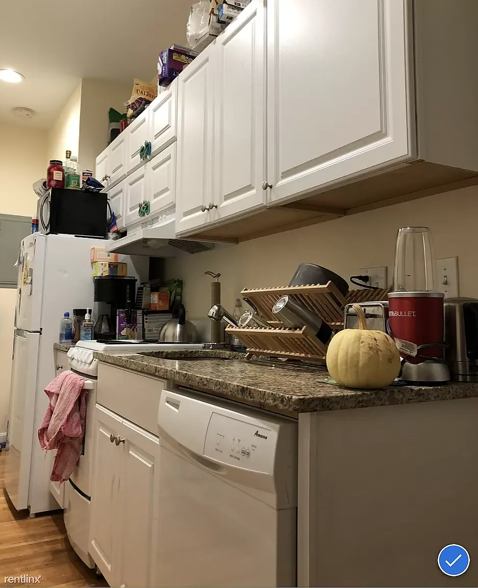 3 bed, 9999 sqft, $5,200 — Photo 3