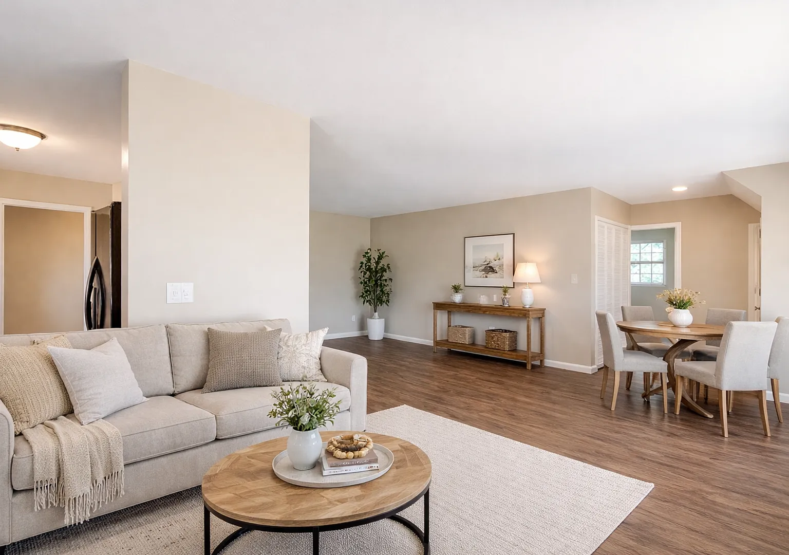 7 Bed 3 Bath House on Tipton- Great for Big Groups!! — Photo 3