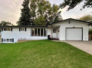 913 20th St NW, Minot, ND 58703