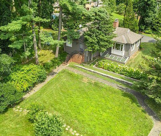 4th image of 35 Meadow Wood Dr
