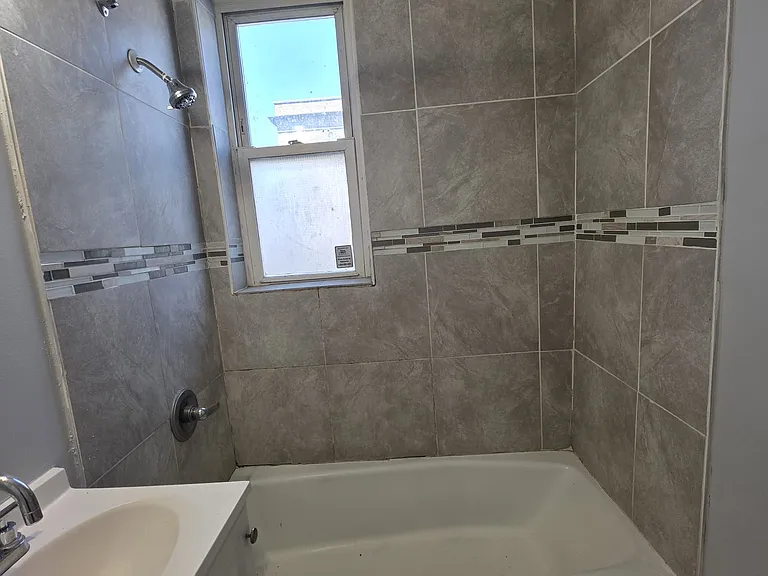 335 Wells St #1A — Photo 13