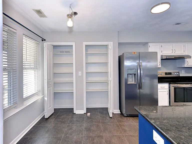 112 Post Oak Rd — Photo 9