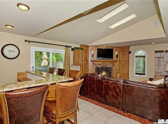 5th image of 186 Driftwood Dr