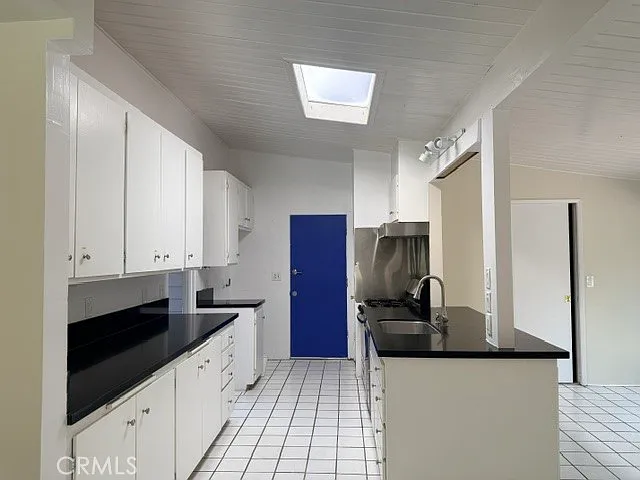 1020 N Mountain View Pl — Photo 4