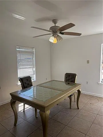 3 bed, 2.5 bath, 3560 sqft, $1,800 — Photo 2