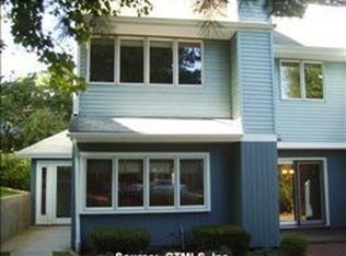 141 W Grayling Ln, Suffield, CT 06078