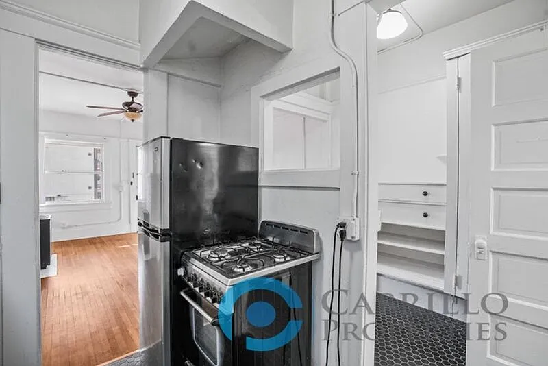 Studio, 1.0 bath, 377 sqft, $1,650 — Photo 2