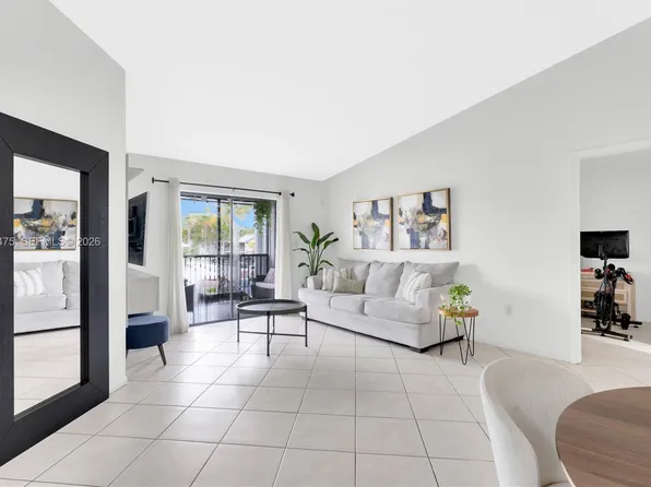 20761 NE 4th Pl APT 205, Miami, FL 33179
