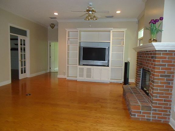 5th image of 5001 SE 11th Ave