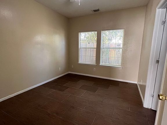 5th image of 4735 Clover St #4735B