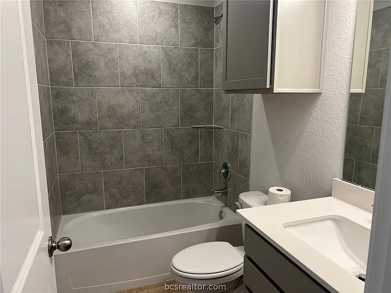 1135 Canton Dr — Photo 10